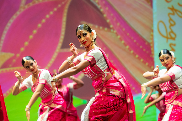646-Kruthi-Shagun-Show1_CA209421-2