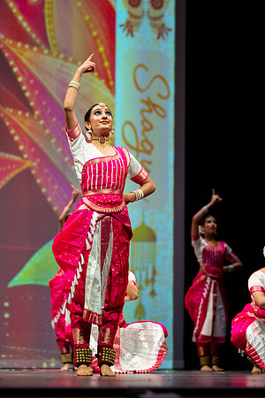 666-Kruthi-Shagun-Show1_VV204563