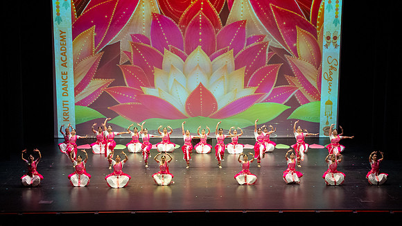 665-Kruthi-Shagun-Show1_DSC09577