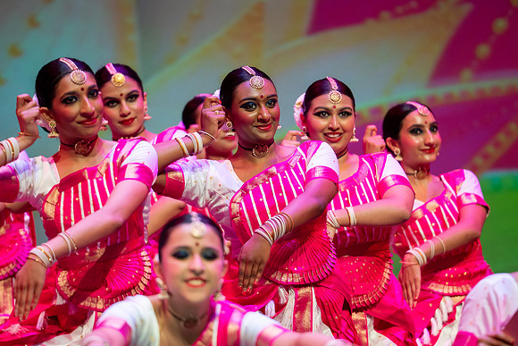 687-Kruthi-Shagun-Show1_CA209435-2