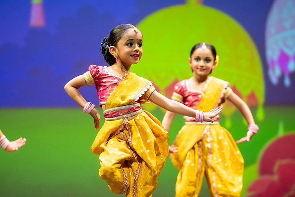 701-Kruthi-Shagun-Show1_CA209437-2