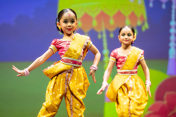 703-Kruthi-Shagun-Show1_CA209438-2