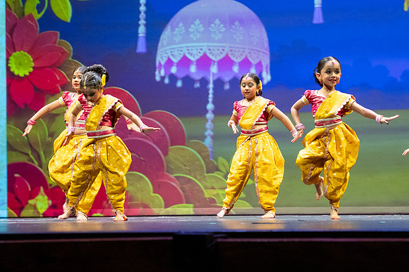 704-Kruthi-Shagun-Show1__VV18826