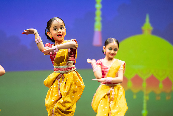 706-Kruthi-Shagun-Show1_CA209439-2