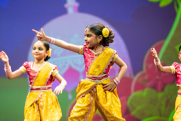711-Kruthi-Shagun-Show1_CA209441-2