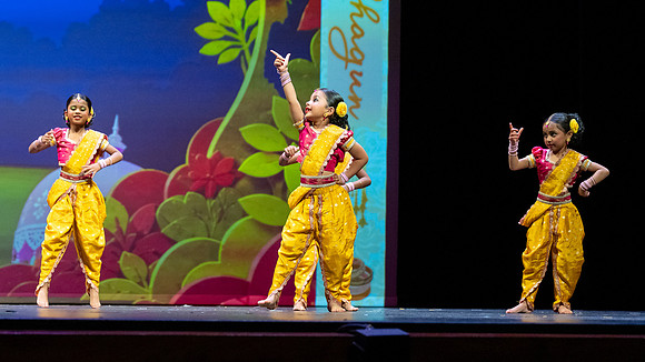 710-Kruthi-Shagun-Show1__VV18827