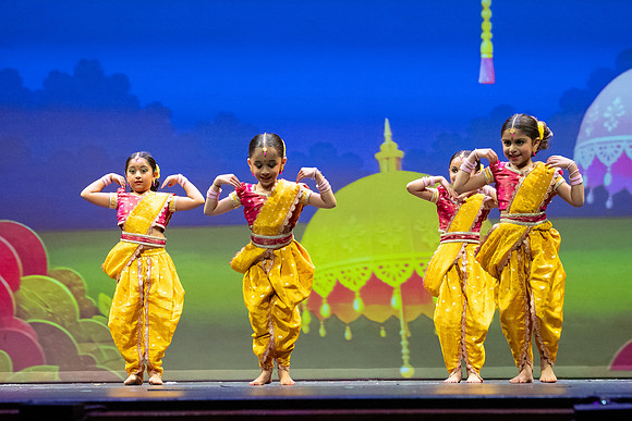 714-Kruthi-Shagun-Show1__VV18833