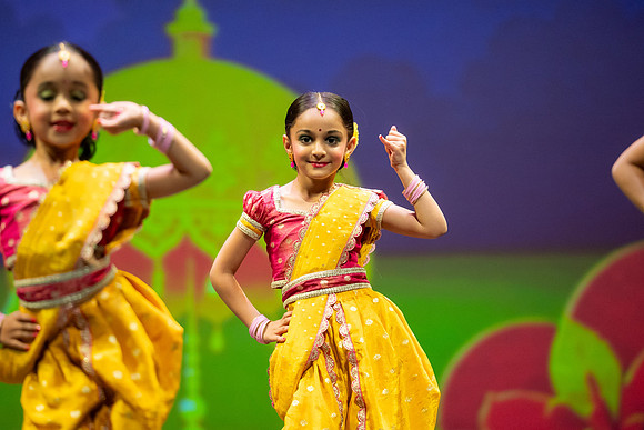725-Kruthi-Shagun-Show1_CA209445-2