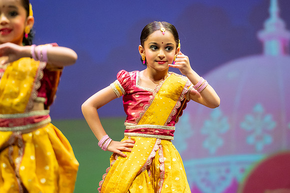 730-Kruthi-Shagun-Show1_CA209446-2