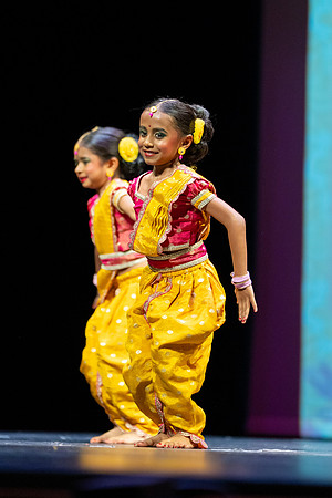 720-Kruthi-Shagun-Show1_VV204598
