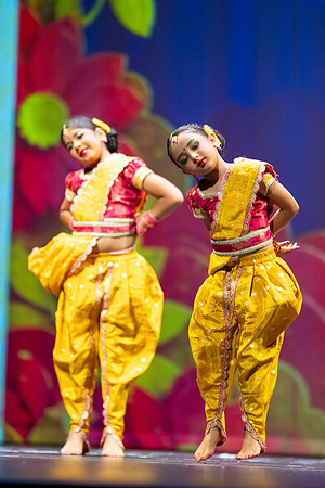 722-Kruthi-Shagun-Show1_VV204603