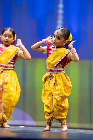 727-Kruthi-Shagun-Show1_VV204607