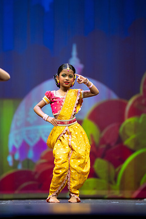 745-Kruthi-Shagun-Show1_VV204632