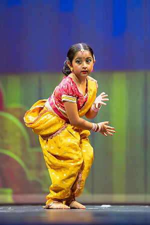 749-Kruthi-Shagun-Show1_VV204638
