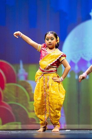 759-Kruthi-Shagun-Show1_VV204649