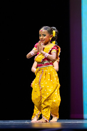 772-Kruthi-Shagun-Show1_VV204659
