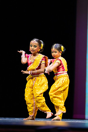 775-Kruthi-Shagun-Show1_VV204667