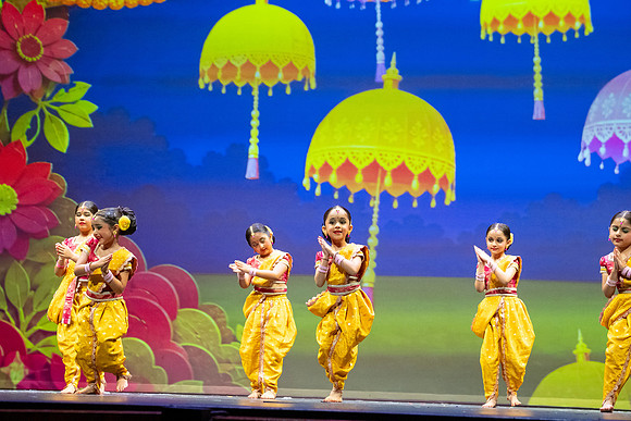 782-Kruthi-Shagun-Show1__VV18842