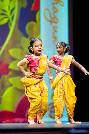 780-Kruthi-Shagun-Show1_VV204678