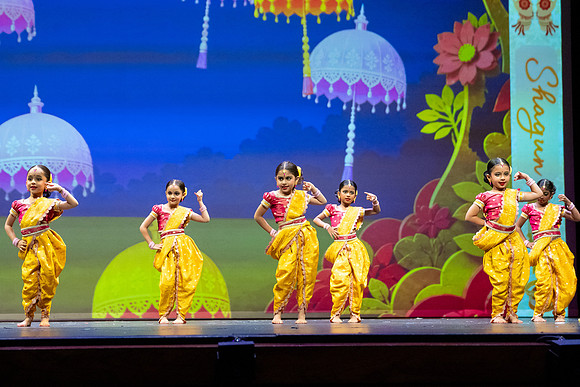 787-Kruthi-Shagun-Show1__VV18850
