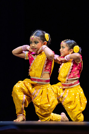 797-Kruthi-Shagun-Show1_VV204682