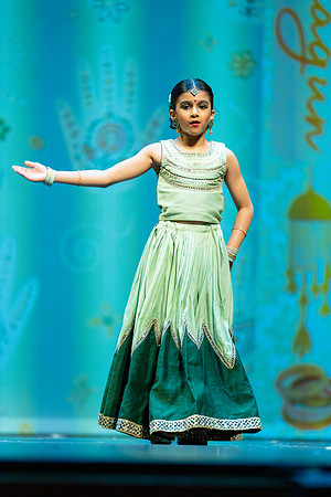 830-Kruthi-Shagun-Show1_VV204704