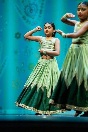 852-Kruthi-Shagun-Show1_VV204744