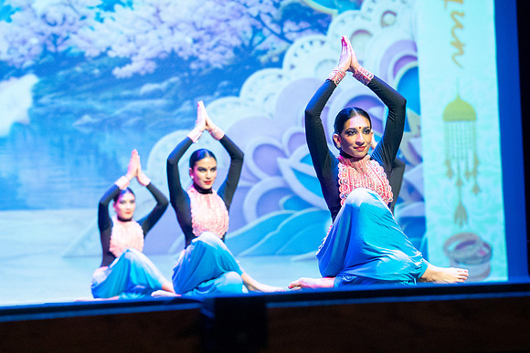 917-Kruthi-Shagun-Show1_CA209493-2