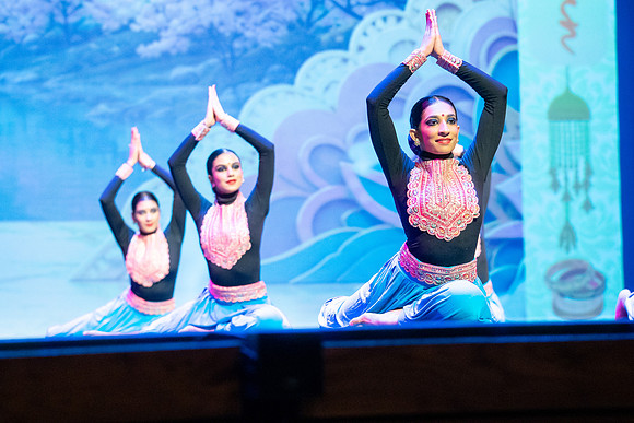 916-Kruthi-Shagun-Show1_CA209492-2