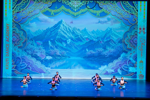 913-Kruthi-Shagun-Show1__DSC6541