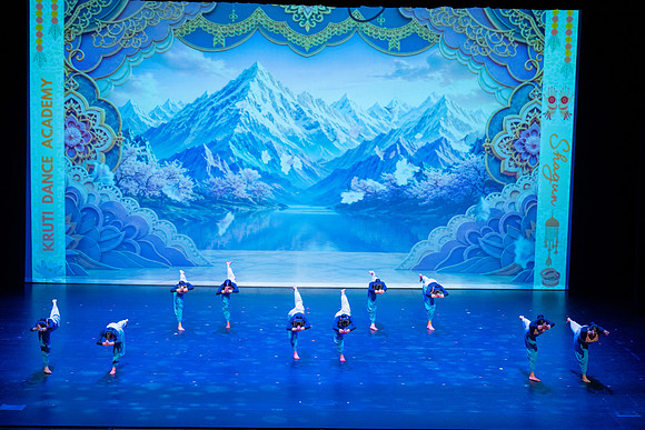 945-Kruthi-Shagun-Show1__A1V2870