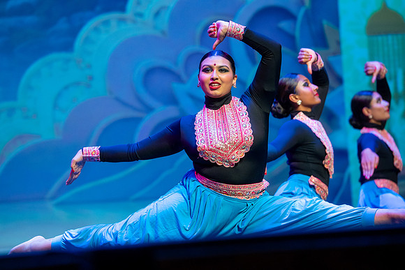 992-Kruthi-Shagun-Show1_CA209511-2