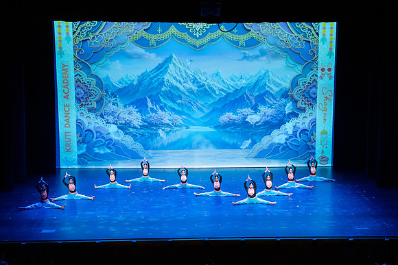 998-Kruthi-Shagun-Show1_DSC09794