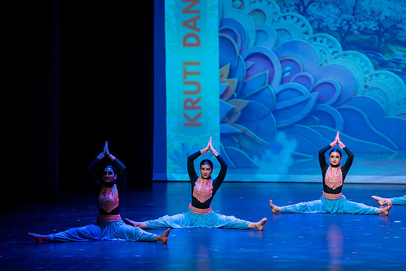 1000-Kruthi-Shagun-Show1__DSC6627