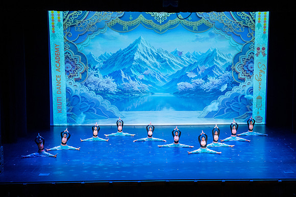 1003-Kruthi-Shagun-Show1_DSC09799
