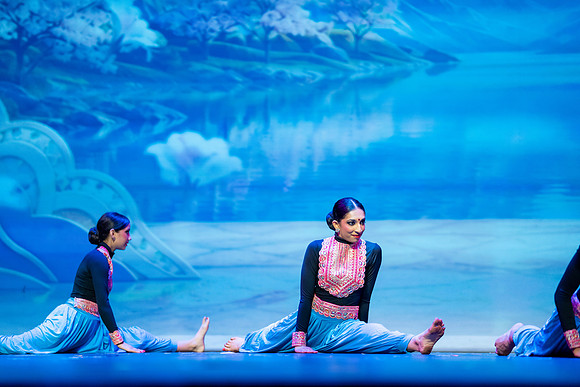 997-Kruthi-Shagun-Show1_VV204888