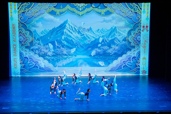 1048-Kruthi-Shagun-Show1_DSC09832