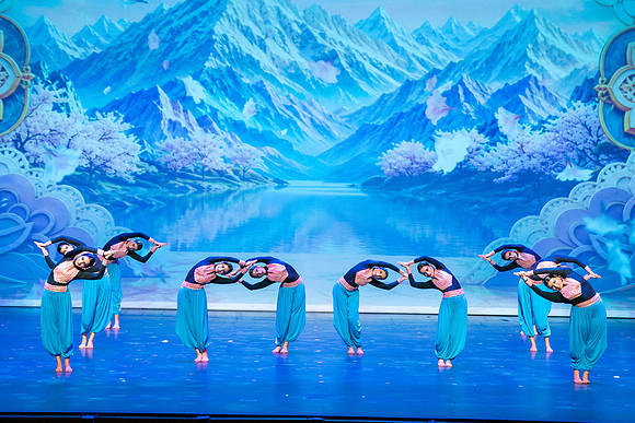 1053-Kruthi-Shagun-Show1__DSC6700