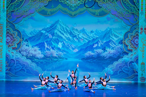 1078-Kruthi-Shagun-Show1__DSC6736