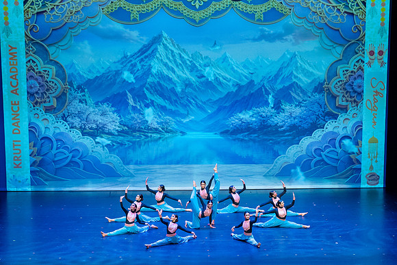1084-Kruthi-Shagun-Show1_DSC09841