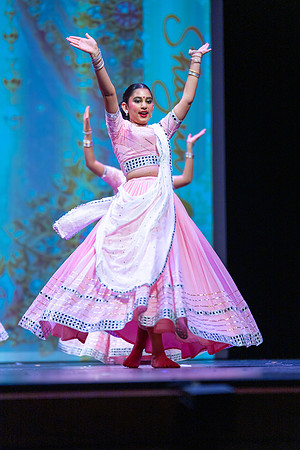 1108-Kruthi-Shagun-Show1_VV204950
