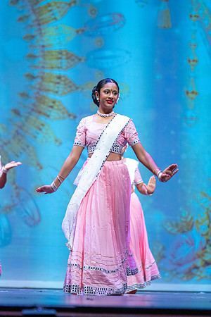 1112-Kruthi-Shagun-Show1_VV204955