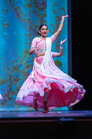 1109-Kruthi-Shagun-Show1_VV204954