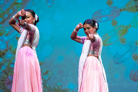 1143-Kruthi-Shagun-Show1_CA209556-2