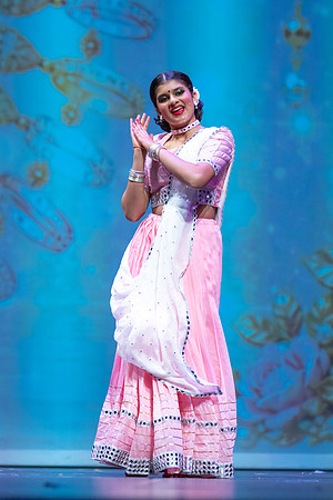 1149-Kruthi-Shagun-Show1_VV205005