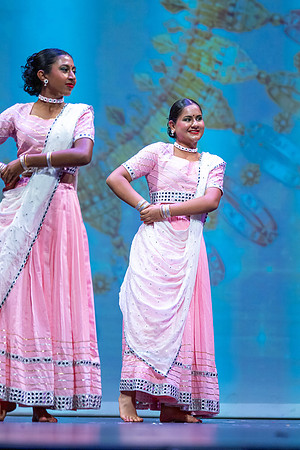 1150-Kruthi-Shagun-Show1_VV205009