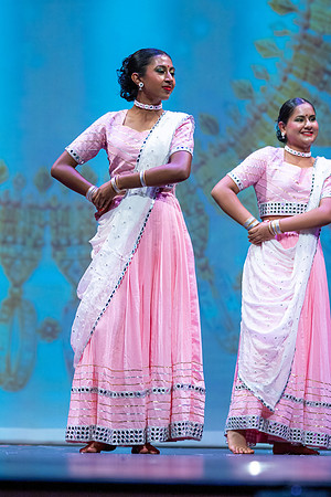 1151-Kruthi-Shagun-Show1_VV205012