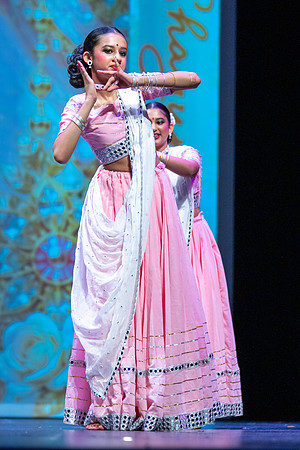 1153-Kruthi-Shagun-Show1_VV205016