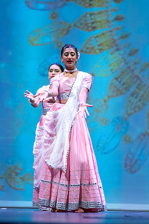 1154-Kruthi-Shagun-Show1_VV205019
