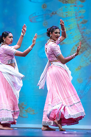 1157-Kruthi-Shagun-Show1_VV205027